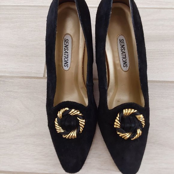 Sensations Black Suede Pointed Toe Pump.  Size 8B - Picture 2 of 6